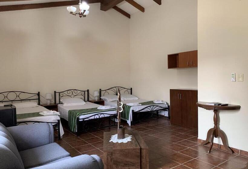 اتاق خانوادگی, La Jara Hostel