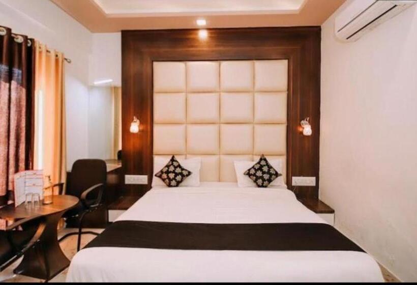 高级大房间, Mangal Residency Rooftop Pool