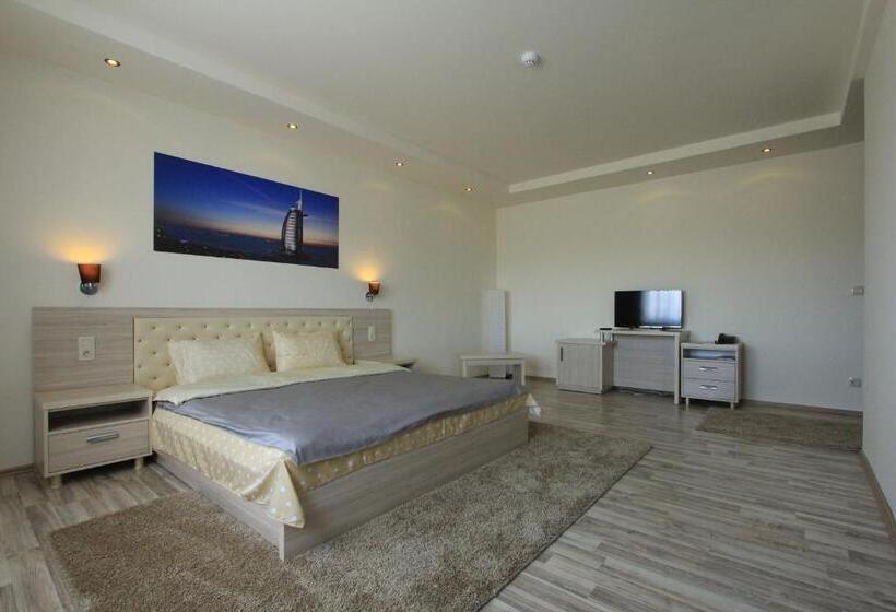 اتاق لوکس با تخت بزرگ, La Villa