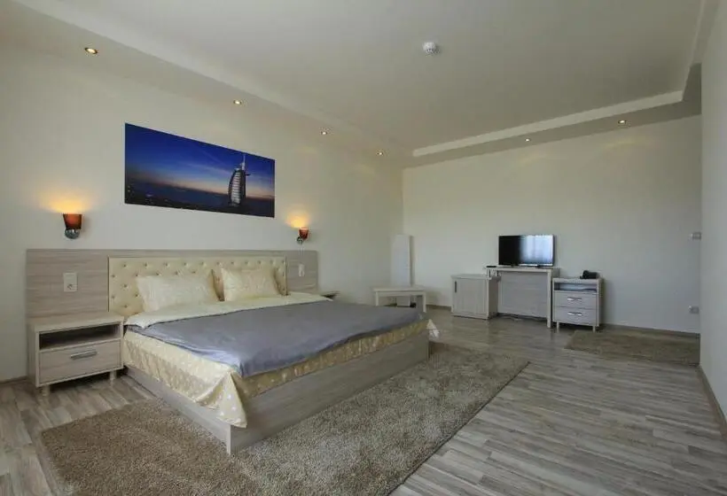 اتاق لوکس با تخت بزرگ, La Villa