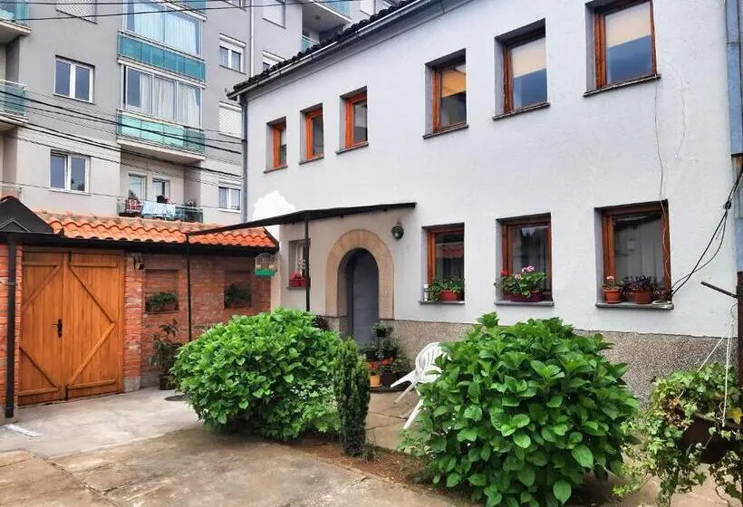 اتاق استاندارد با سرویس بهداشتی مشترک, Kulla Dula Guesthouse