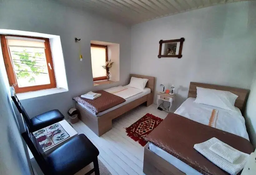 اتاق استاندارد با سرویس بهداشتی مشترک, Kulla Dula Guesthouse