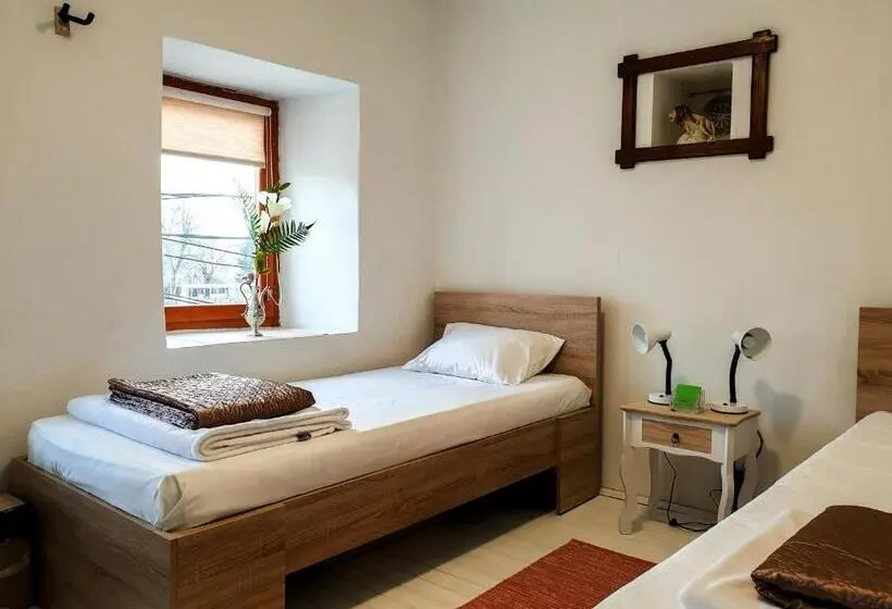 اتاق استاندارد با سرویس بهداشتی مشترک, Kulla Dula Guesthouse
