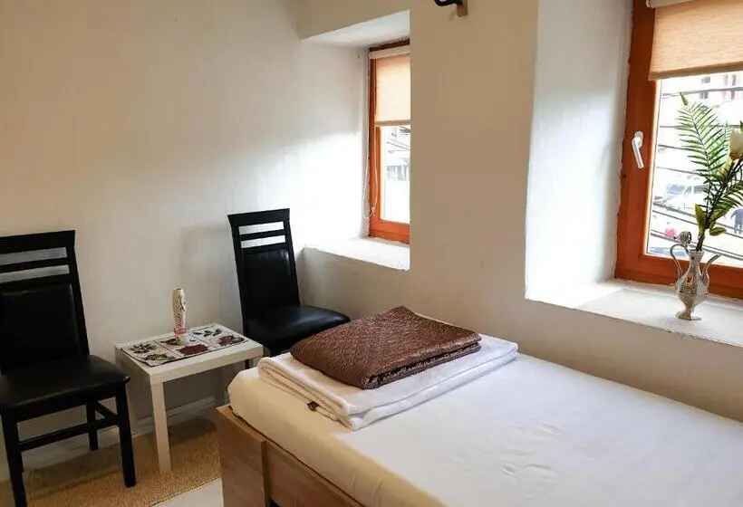 اتاق استاندارد با سرویس بهداشتی مشترک, Kulla Dula Guesthouse