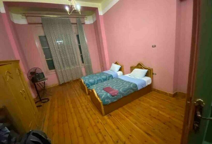 اتاق استاندارد یک تخته با سرویس بهداشتی مشترک, Berlin