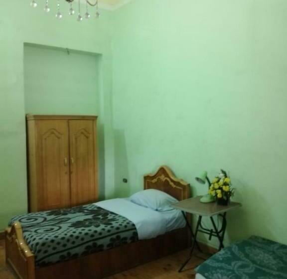 اتاق استاندارد یک تخته با سرویس بهداشتی مشترک, Berlin