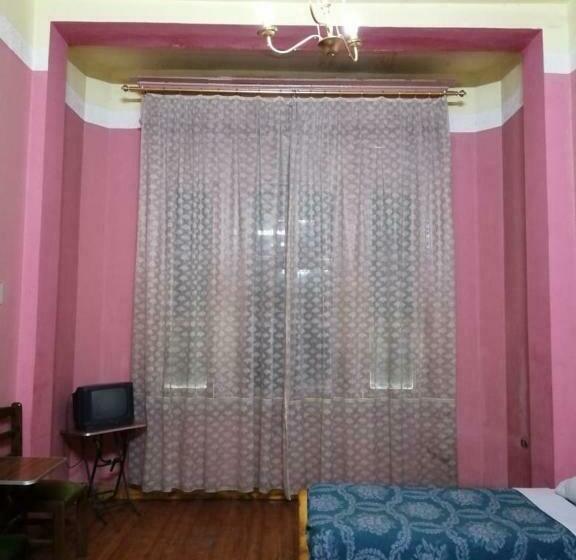 اتاق استاندارد یک تخته با سرویس بهداشتی مشترک, Berlin