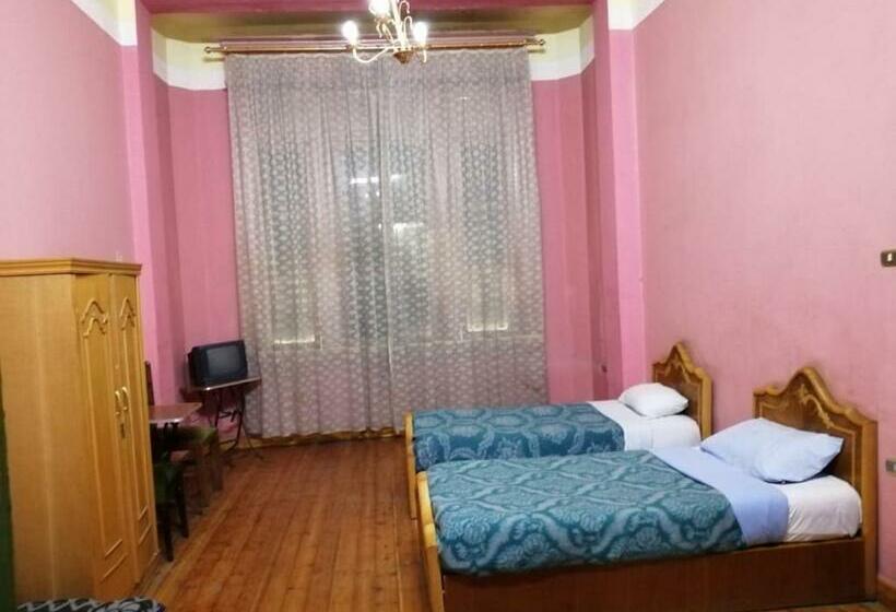 اتاق استاندارد یک تخته با سرویس بهداشتی مشترک, Berlin