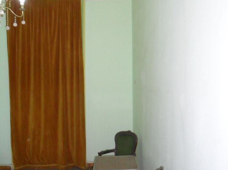 اتاق استاندارد یک تخته با سرویس بهداشتی مشترک, Berlin