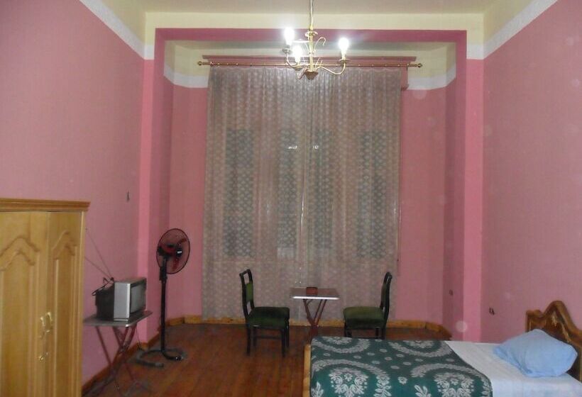 اتاق استاندارد یک تخته با سرویس بهداشتی مشترک, Berlin