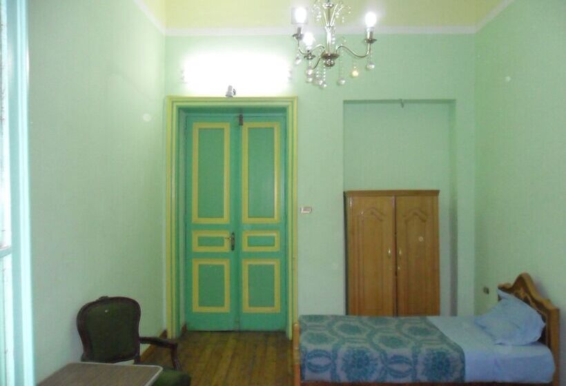 اتاق استاندارد یک تخته با سرویس بهداشتی مشترک, Berlin