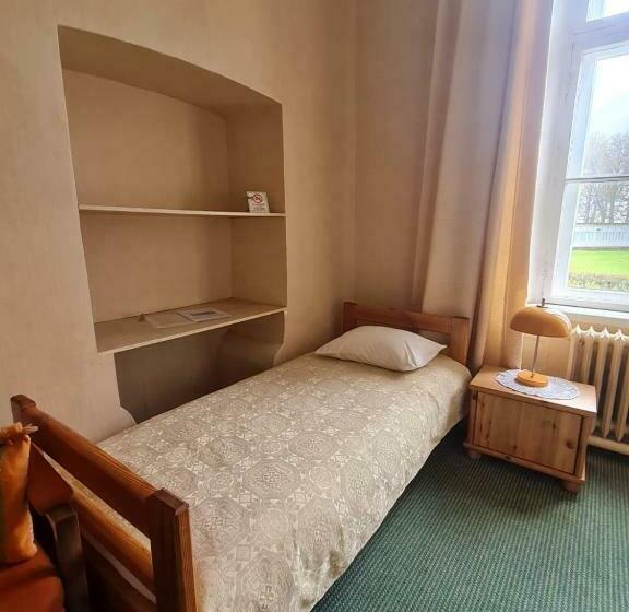 اتاق استاندارد سه نفره, Krimuldas Muiža