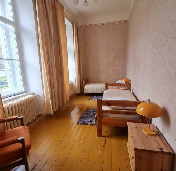 اتاق استاندارد سه نفره, Krimuldas Muiža