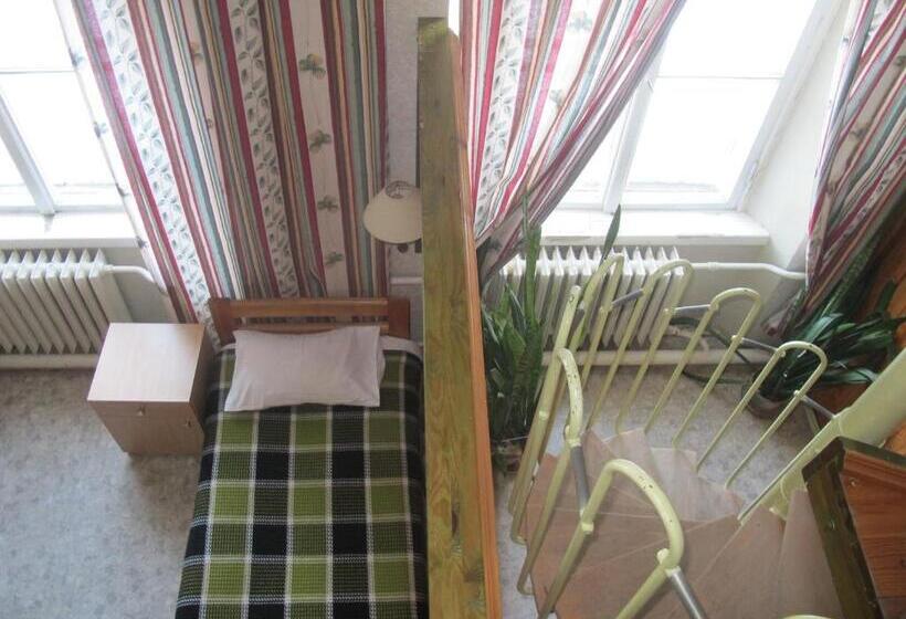 تختخواب در اتاق مشترک, Krimuldas Muiža