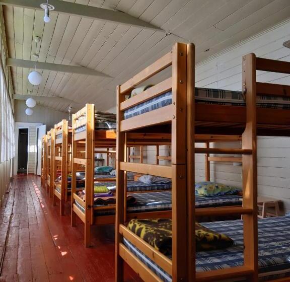 تختخواب در اتاق مشترک, Krimuldas Muiža