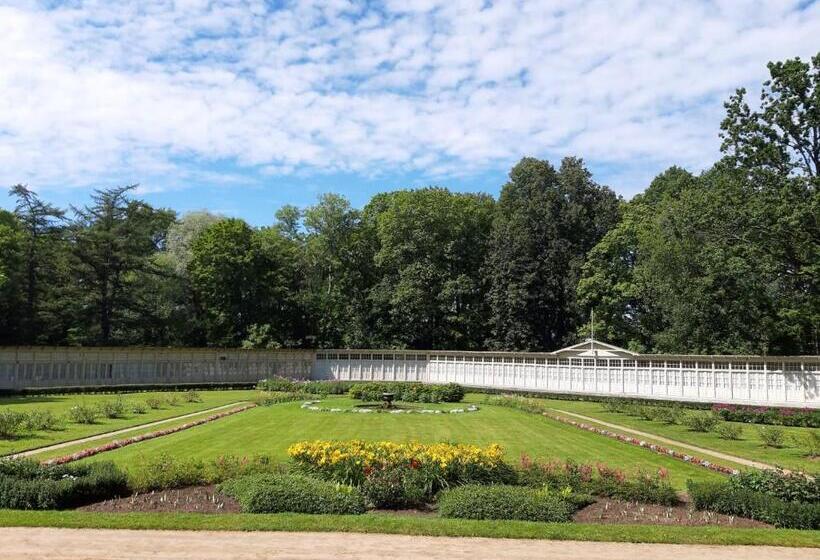 تختخواب در اتاق مشترک, Krimuldas Muiža