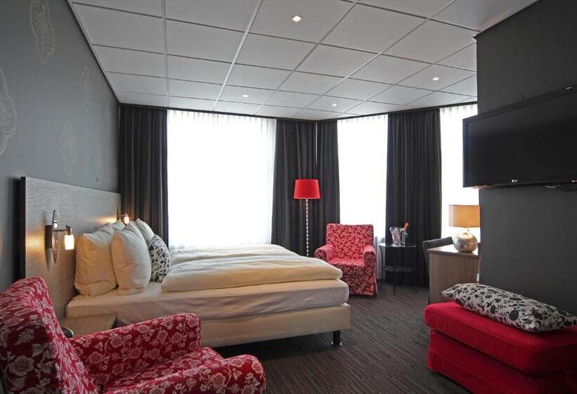 コンフォートルーム, Grand Hotel Monopole