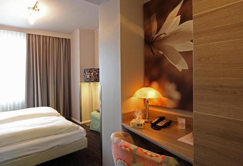 컴포트 룸, Grand Hotel Monopole