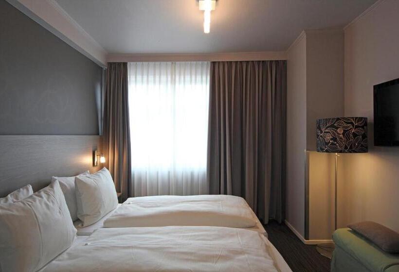 コンフォートルーム, Grand Hotel Monopole