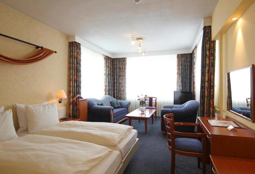 ジュニアスイート, Grand Hotel Monopole