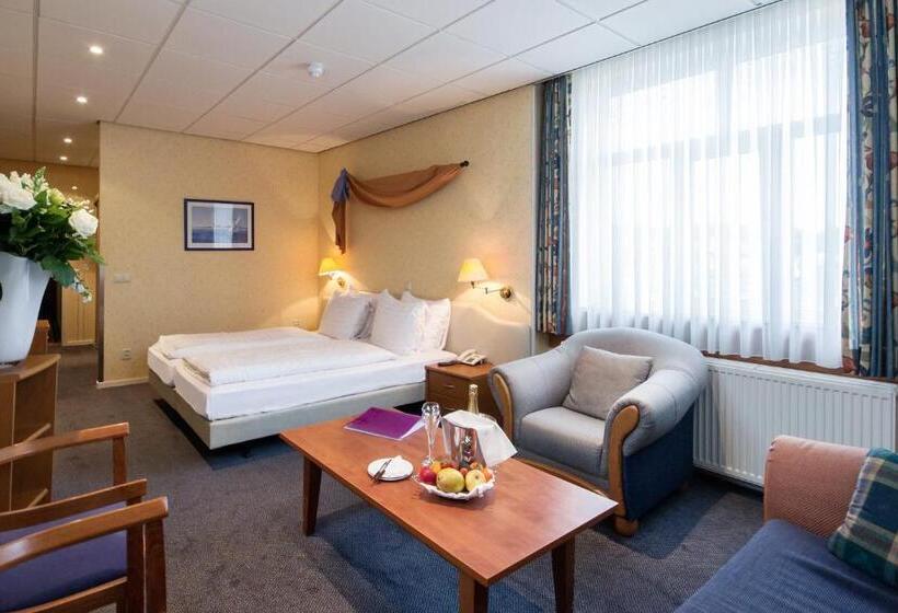 Полулюкс, Grand Hotel Monopole