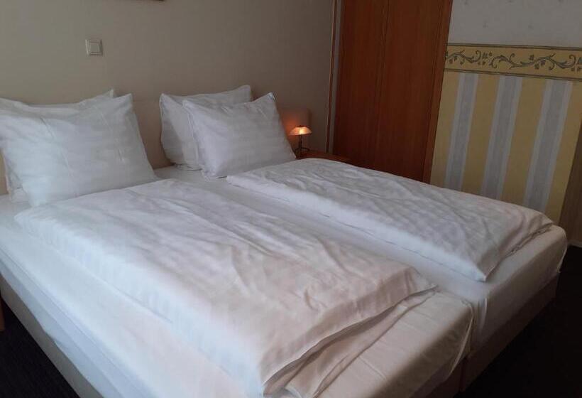 エコノミールーム, Grand Hotel Monopole