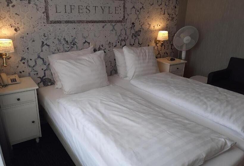 エコノミールーム, Grand Hotel Monopole