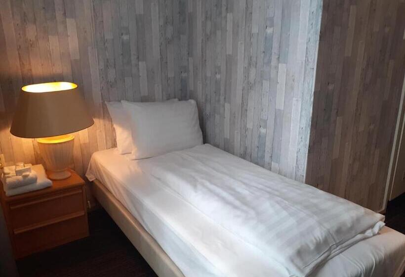 スタンダードトリプルルーム, Grand Hotel Monopole