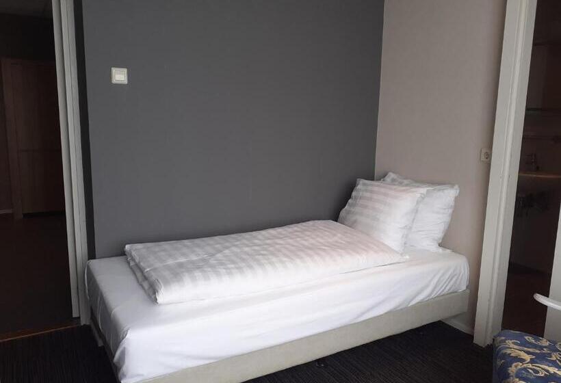 スタンダードトリプルルーム, Grand Hotel Monopole