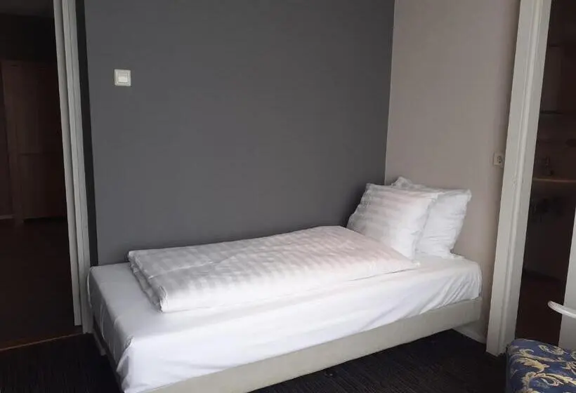 Standard Kolmen Hengen Huone, Grand Hotel Monopole