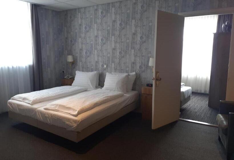 スタンダードトリプルルーム, Grand Hotel Monopole