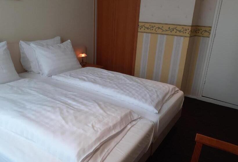 스탠다드 트리플 룸, Grand Hotel Monopole
