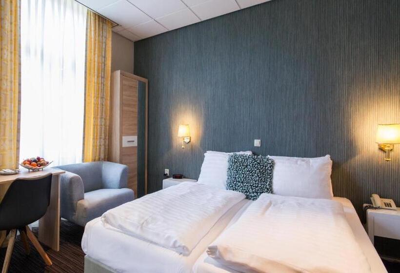 コンフォートルーム, Grand Hotel Monopole