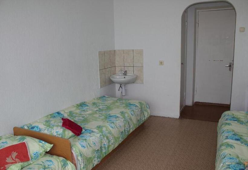 اتاق استاندارد سه نفره, Hostel Nele