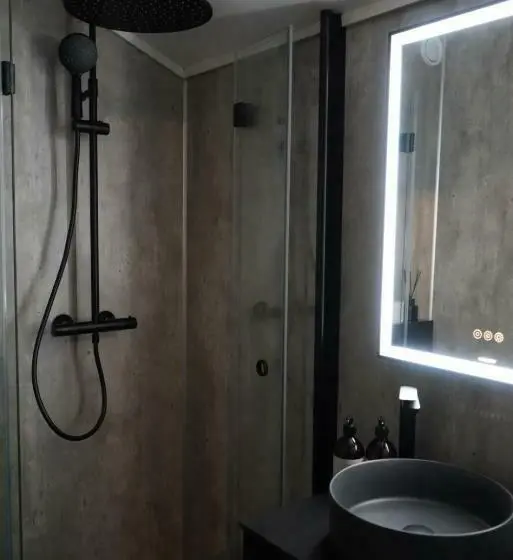 Standard-huone, Basecamp