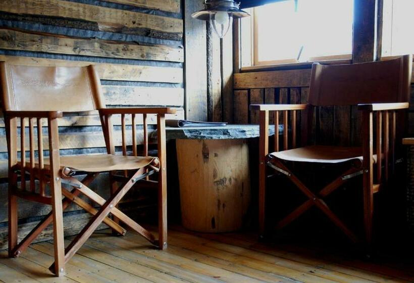 اتاق استاندارد سه نفره, Basecamp