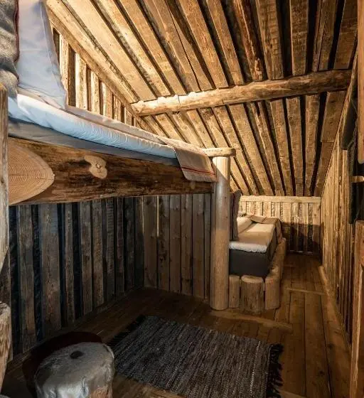 Perhehuone, Basecamp