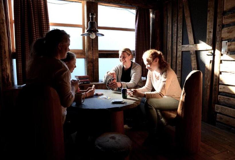 اتاق خانوادگی, Basecamp