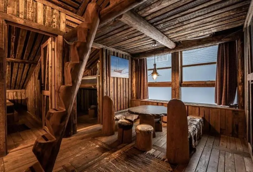 Perhehuone, Basecamp