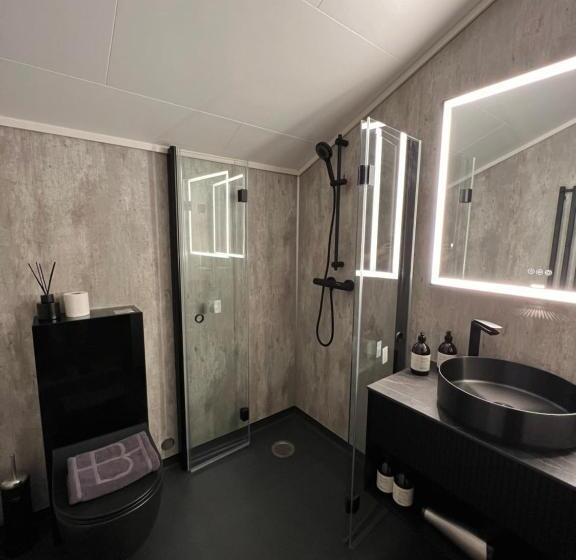 اتاق خانوادگی, Basecamp