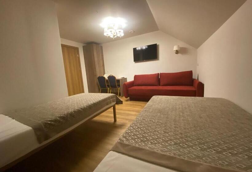 اتاق استاندارد سه نفره, Dzūkijos Dvaras