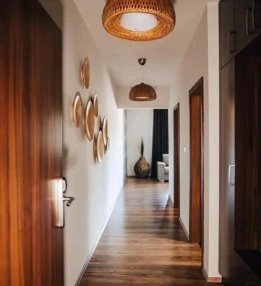 Suite, Elegance
