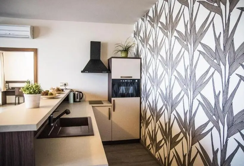 Suite, Elegance