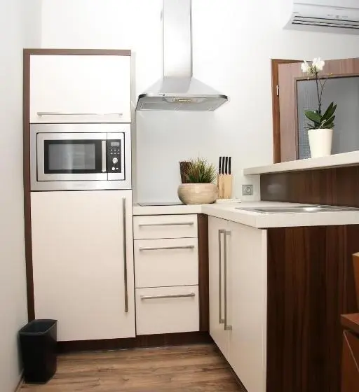 Suite, Elegance