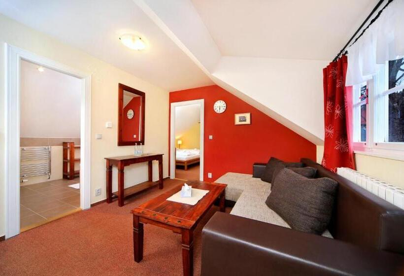 Family Suite, Erika