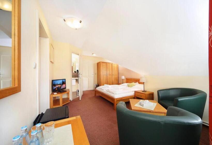 سوییت خانوادگی, Erika