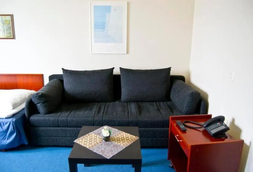 Family Room, Moi