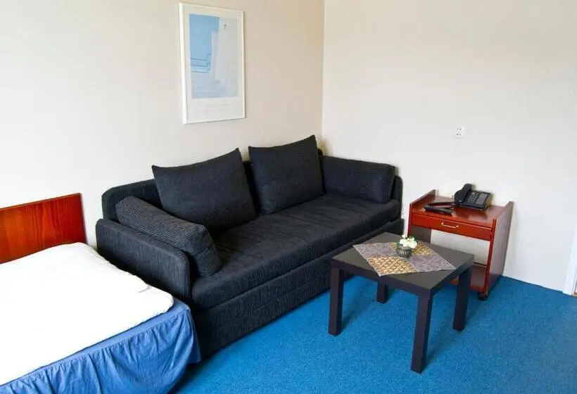 Family Room, Moi