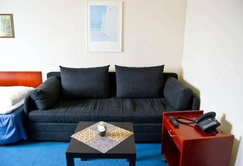 Family Room, Moi