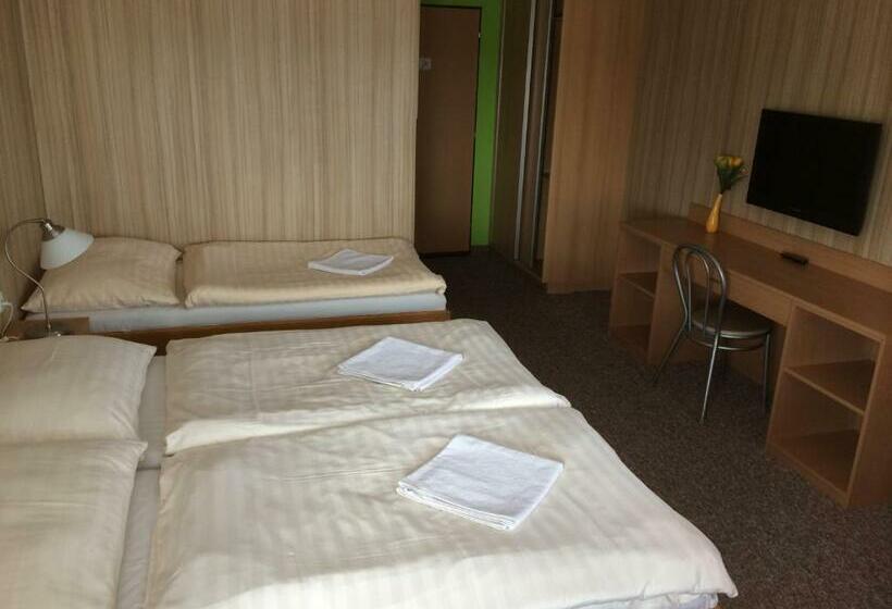 غرفة قياسية ثلاثية, Pohádka